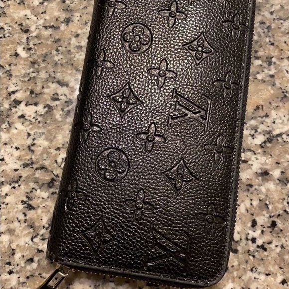 Women’s Designer Wallet - Picture 6 of 6